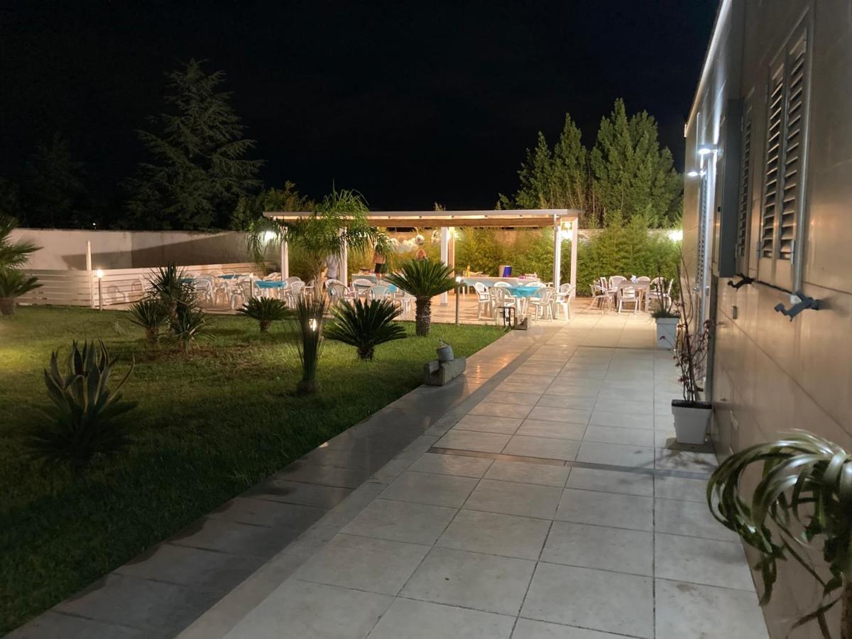 B&B Italia Carmiano  ภายนอก รูปภาพ